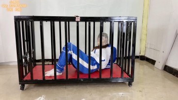 【clz原创】一整双丝袜堵嘴透明胶封嘴保鲜膜包头装木箱里放置笼子！