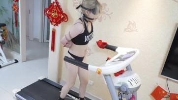 【缚予】线下真实调教之金发妹子减肥记！戴脚镣跑步机强制运动+SP打屁屁+口球口水直流，被绑着在跑步机上运动的同时还得专注脚下不能绊倒，这种情况下被怎么蹂躏都没法反抗呢~