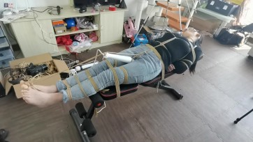 【绳之韵】四月试镜，仰面直缚，棒棒的机关术下集：紧密禁锢，开口器虐口、近距离欣赏少女口舌的蠕动和深处风景，关于少女嫩足、[不可描述]和棒棒的机关术游戏