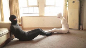 【逍遥】《木乃伊姐妹03完结》黑白双木乃伊，包裹的只露眼睛~各种蠕动挣扎！完结篇大特惠！