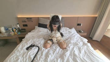 【FXX】直立缚踮脚绞刑 掐BO 震动乳夹 微型入体TD贞操锁 肉丝白袜 SP TK 狐尾 单手套 电击 开口夹释放口水 抽插 乳胶头套ZX