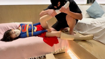 【素祤工作室】昏迷的女超人