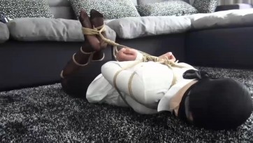 【灰鸟工作室】少妇亚男遭劫五花驷马塞嘴蒙眼丝袜套头