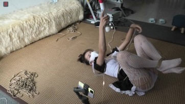【绳之韵】瑾瑜，网袜小女仆的自虐训练课下集，双跳+棒棒，上下齐震，口球自堵演示，请欣赏瑾瑜如何慢慢把自己玩到GC